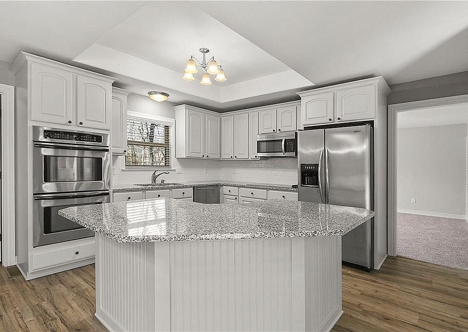 1st image of 602 NW Park Dr