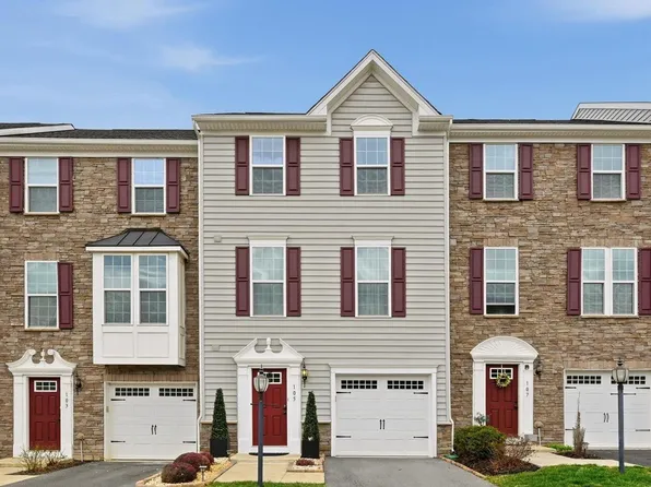 105 Trout Lily Dr, Lake Frederick, VA 22630