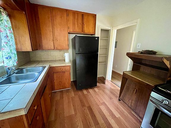 4th image of 359 Ashland Dr