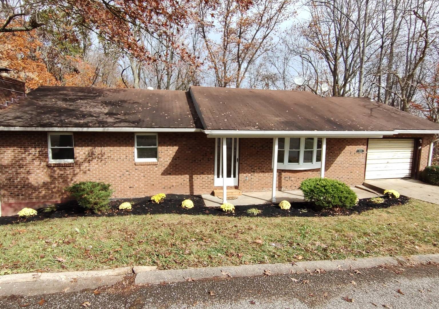 2301 S Walnut St, Saint Albans, WV 25177 | Zillow