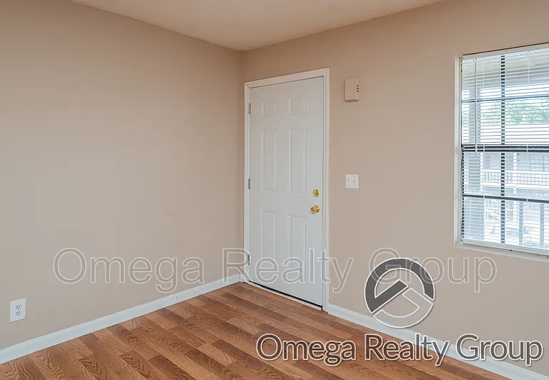 Lakeridge Apartments — Photo 22
