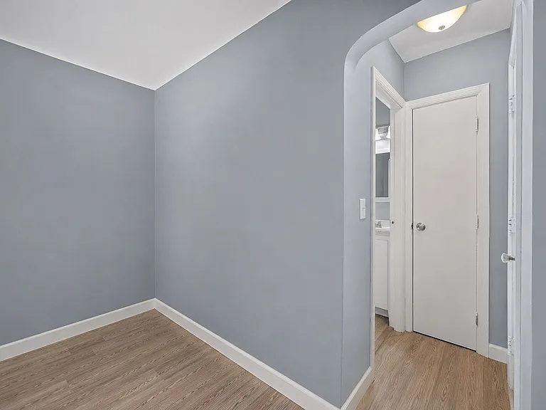 242 Senator Pl #1 — Photo 8