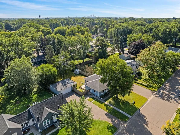 4716 Edgewood Ave N, Crystal, MN 55428