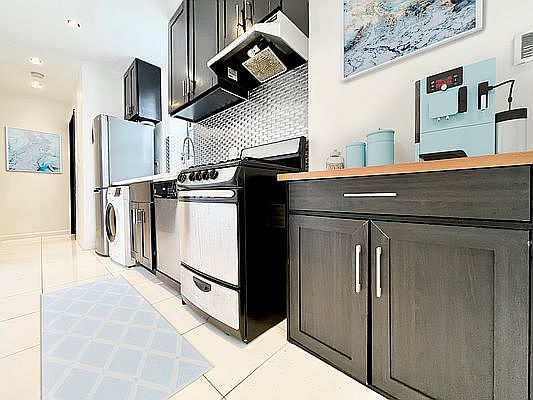 3rd image of 953 Columbus Ave #5