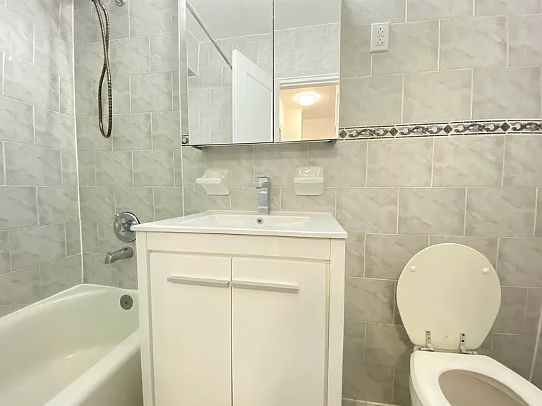 123-10 Ocean Promenade #2M — Photo 4