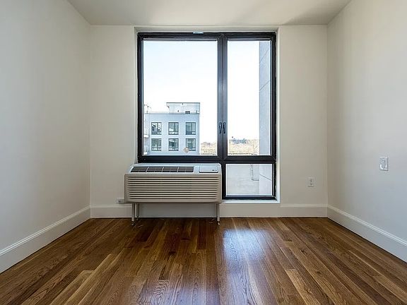 2nd image of 1 Duffield St #582