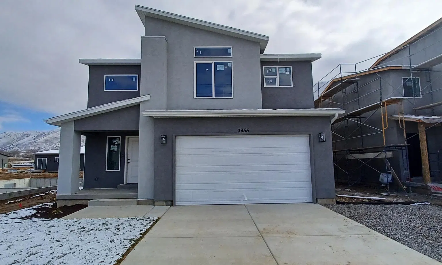 4 bed, 2.5 bath, 2290 sqft, $2,800 — Photo 1