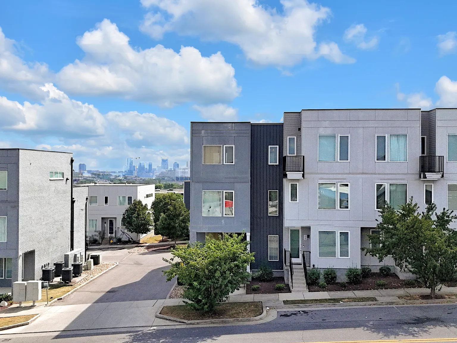 3 bed, 2.5 bath, 1628 sqft, $4,750 — Photo 1