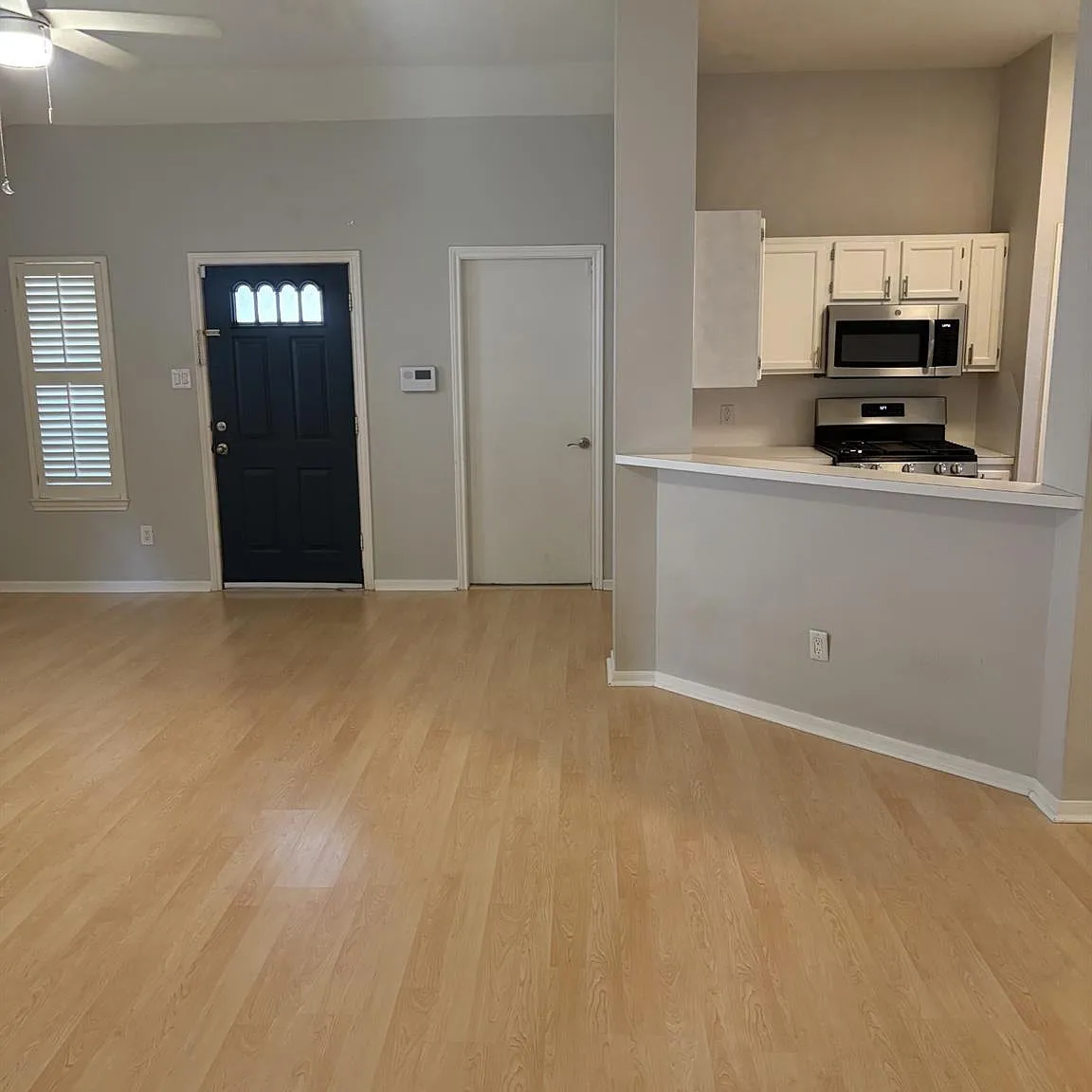 3 bed, 2.0 bath, 1406 sqft, $2,100 — Photo 3