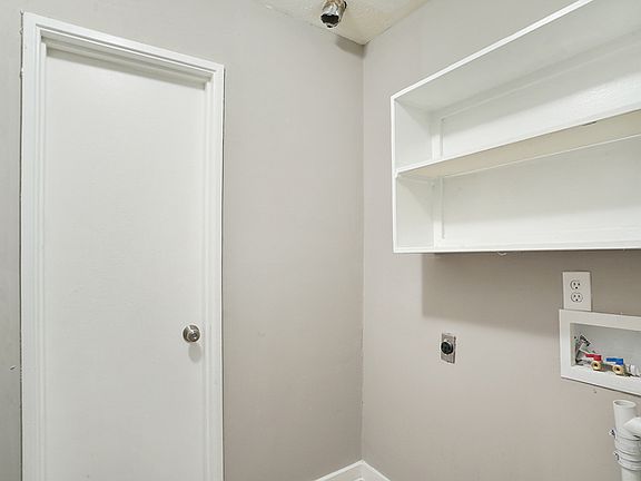 4th image of 1538 Woody Dr