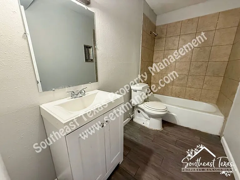 655 Adams St #1 — Photo 7