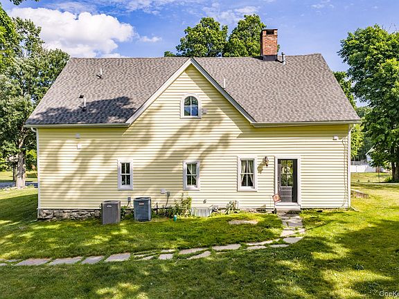 3rd image of 633 Ridgebury Road