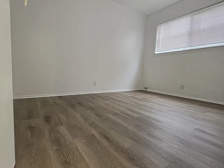 14757 Martell Ave — Photo 10