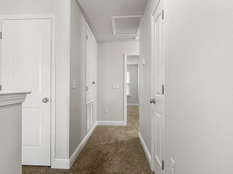 1881 Pointe Dr — Photo 12