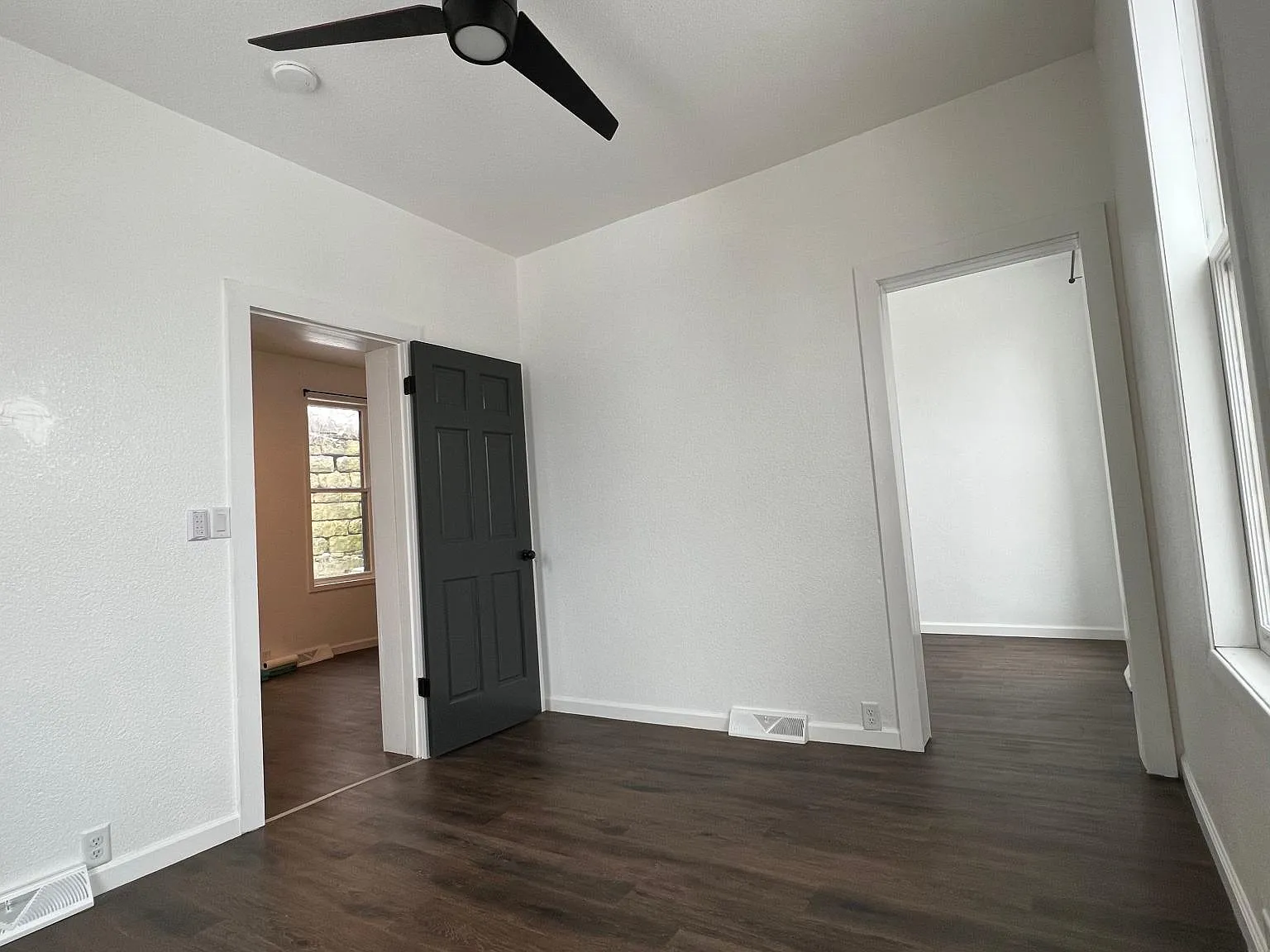 586 Arlington St — Photo 4