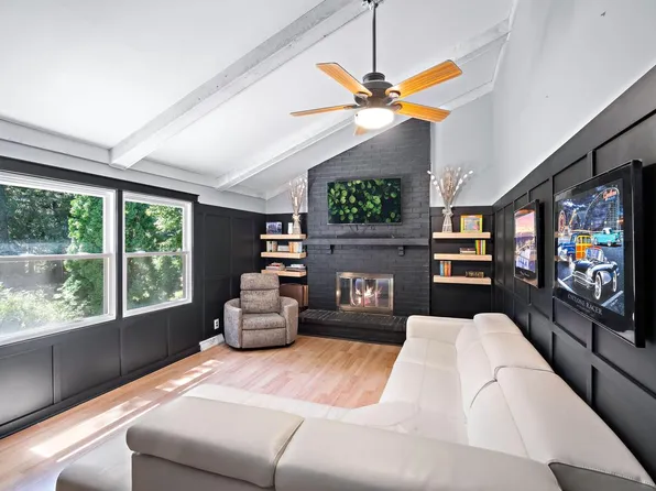 S107W29915 Pickering DRIVE, Mukwonago, WI 53149