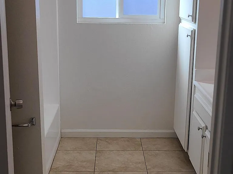 655 S Webster Ave #9 — Photo 5