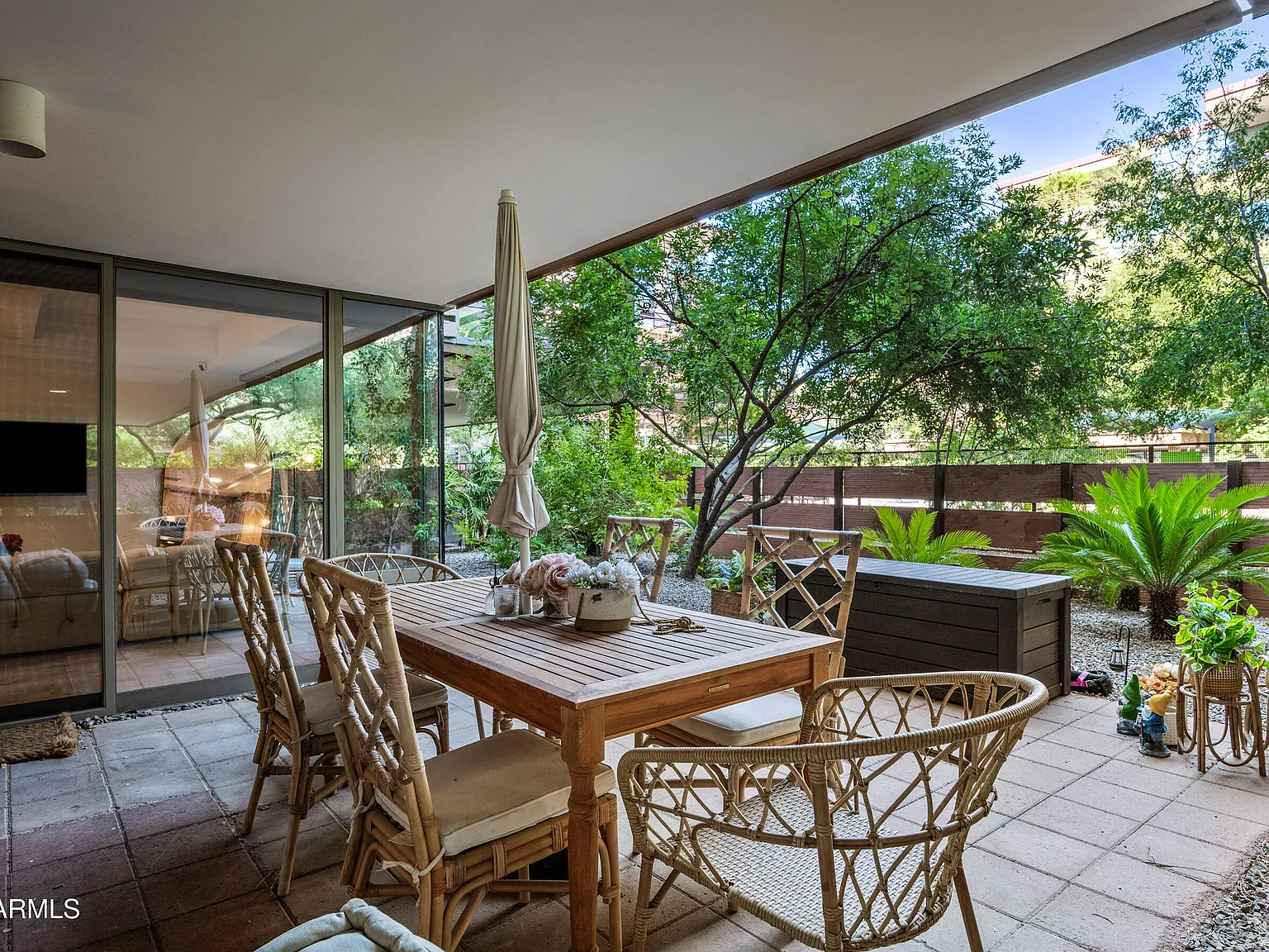 1 bed, 1.5 bath, 979 sqft, $3,000 — Photo 1