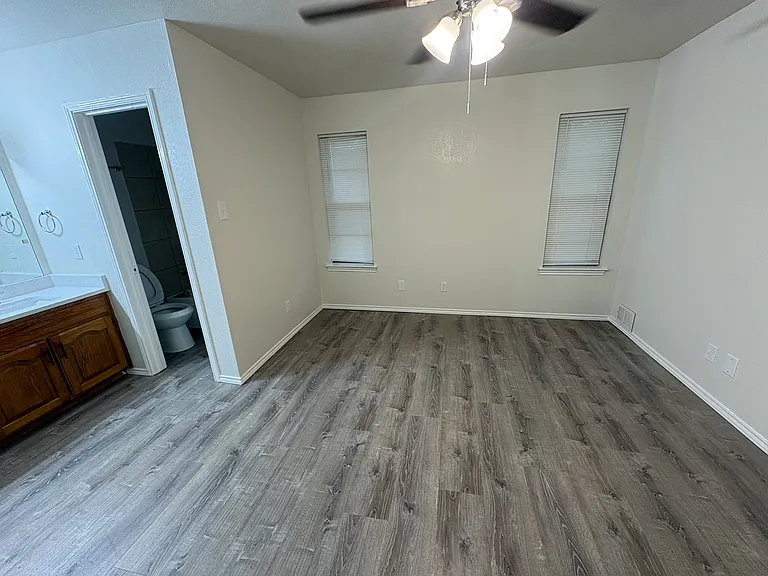 208 Etta Ave — Photo 3