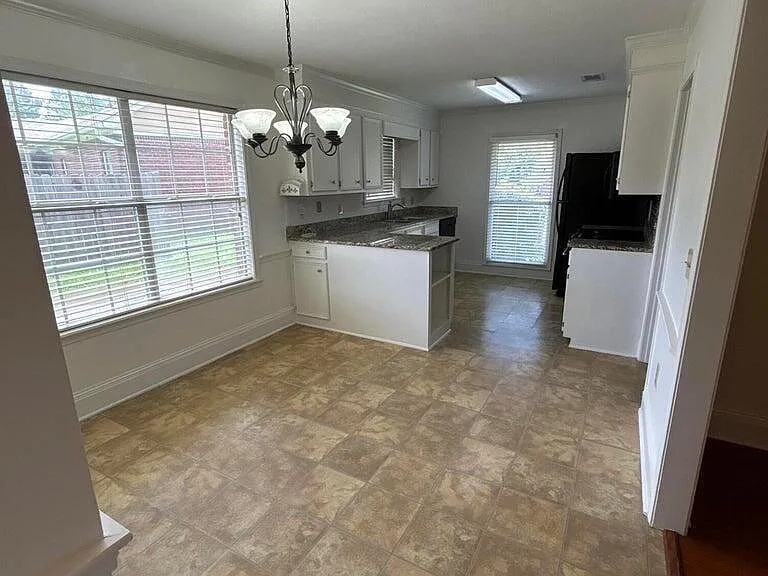 204 Foxwood Cv — Photo 4