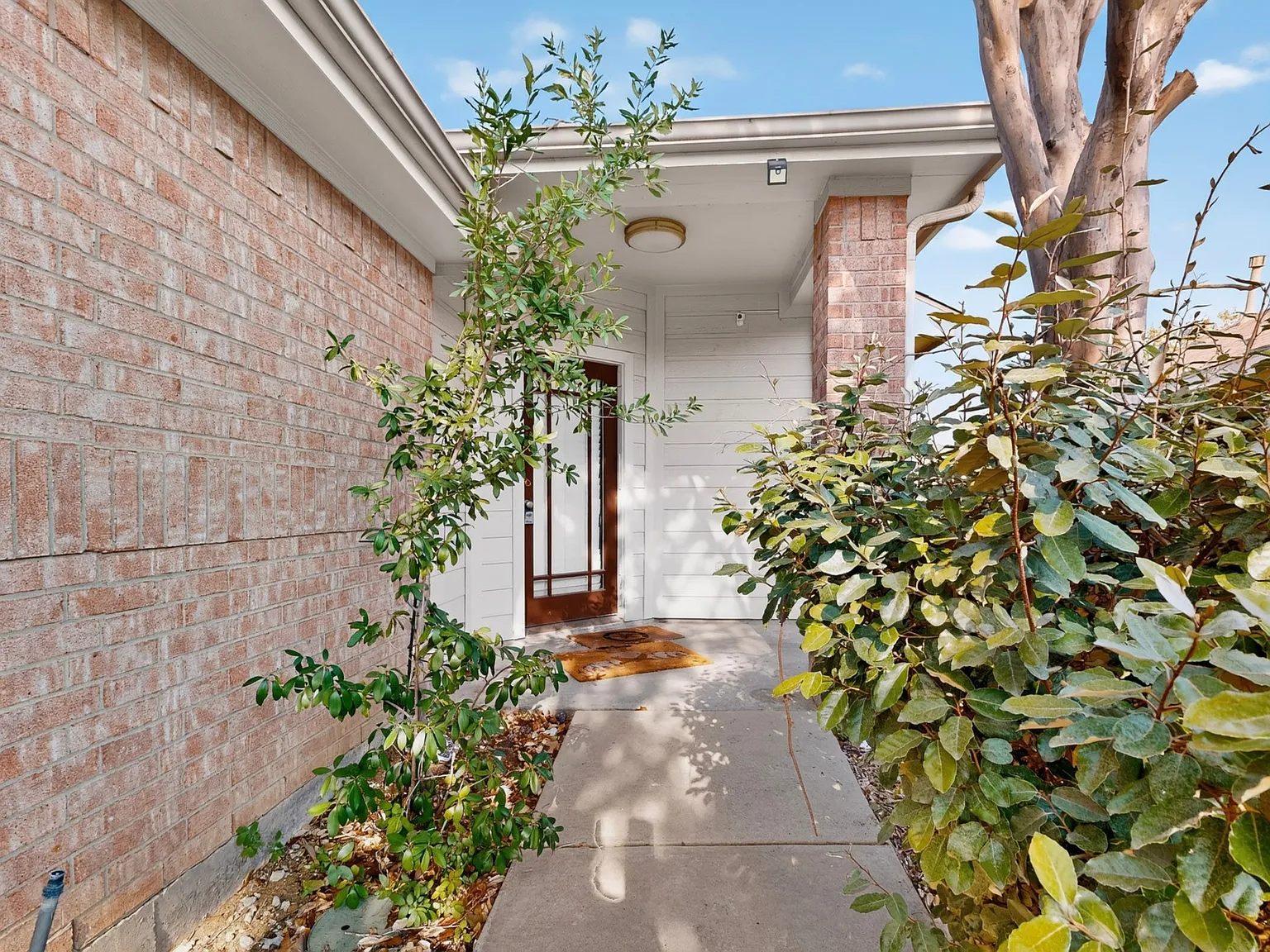 3 bed, 1408 sqft, $2,025 — Photo 3