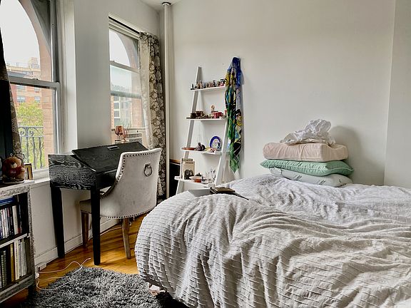 3rd image of 206 Saint Nicholas Ave APT 4