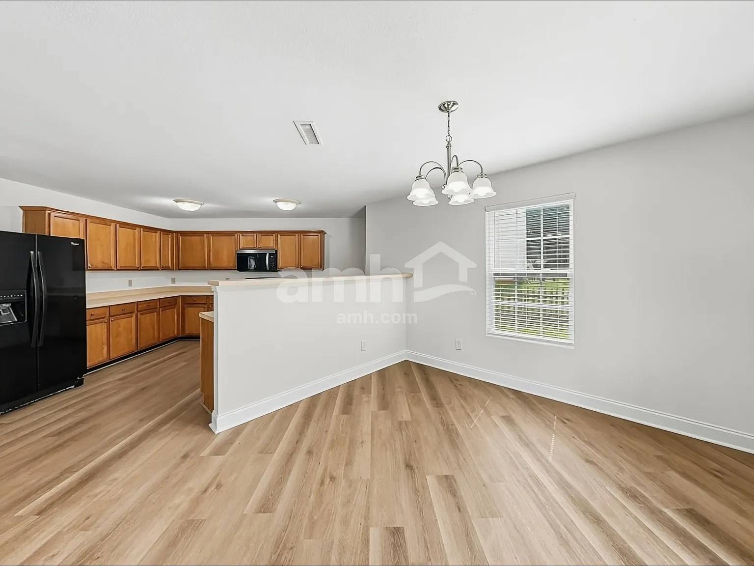 4 bed, 2.5 bath, 3008 sqft, $2,510 — Photo 4