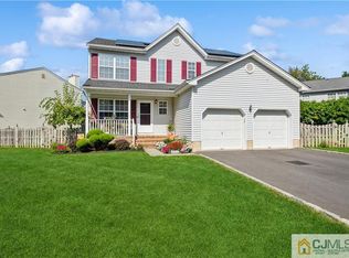 810 Grandview St, Middlesex, NJ 08846