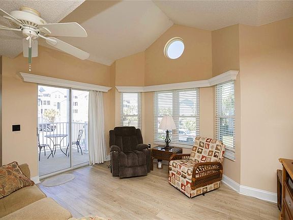 5th image of 5712 Biscayne Ct APT 101