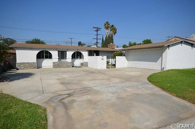 1st image of 1549 E Holly Oak Dr