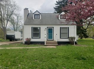 5619 Bartlett Rd, Bedford Heights, OH 44146