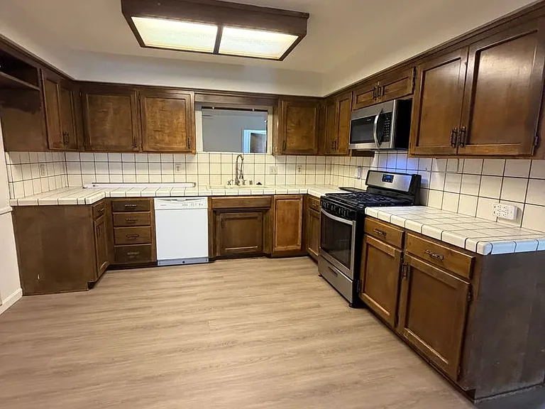 1839 E Vassar Dr — Photo 6