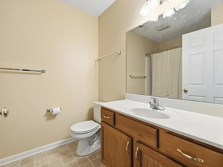 1094 Oakdale Ct — Photo 9