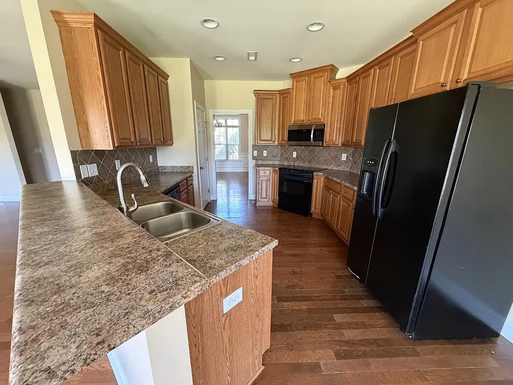 115 Mattie Court — Photo 3