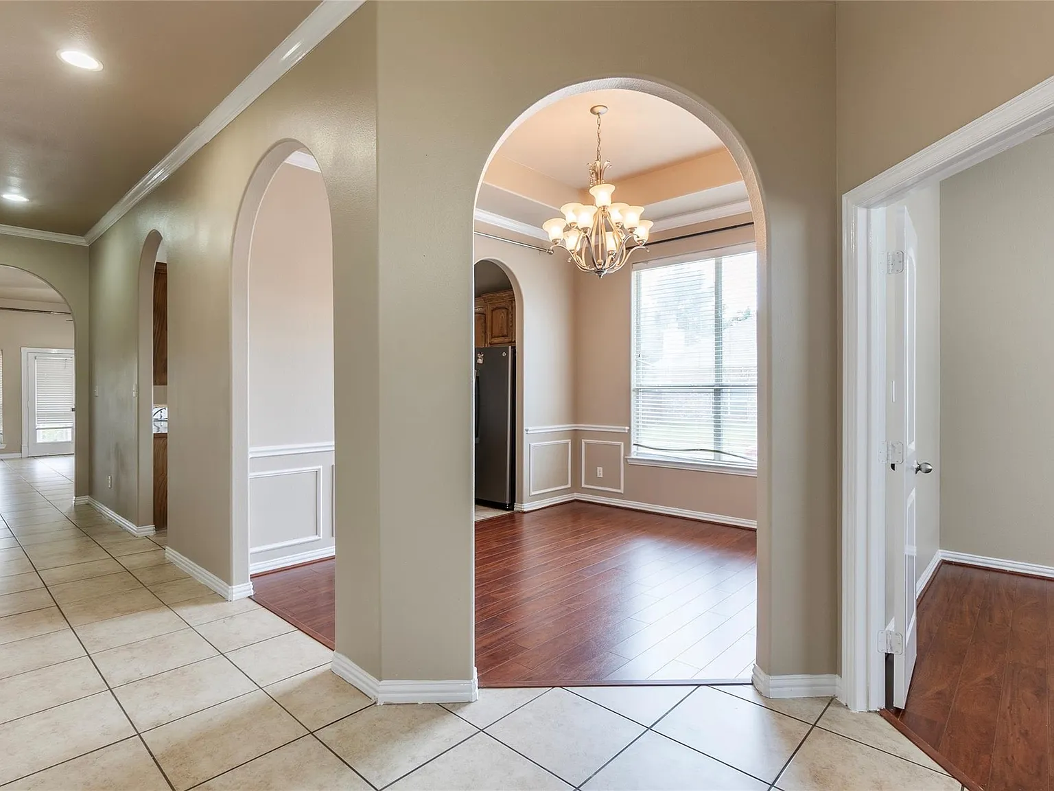 3 bed, 2029 sqft, $2,700 — Photo 2