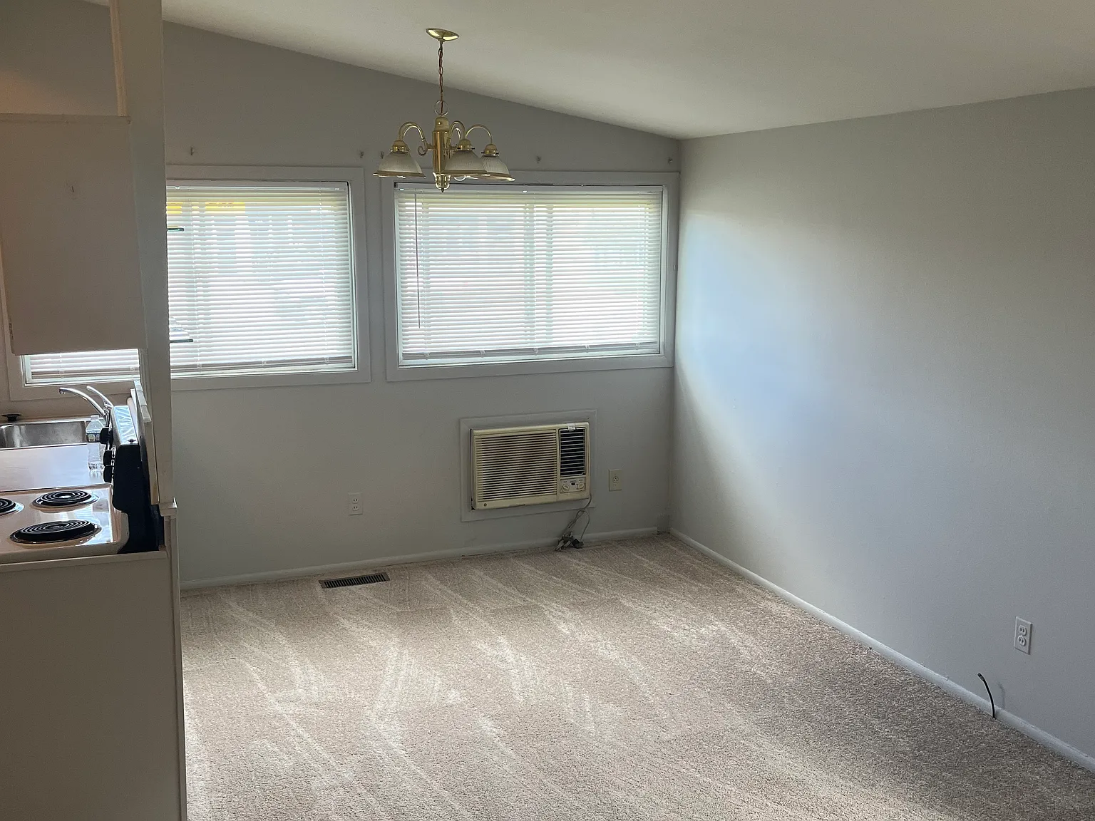 1 bed, 550 sqft, $875 — Photo 2