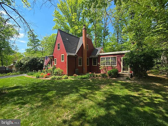 5th image of 7108 Larrlyn Dr