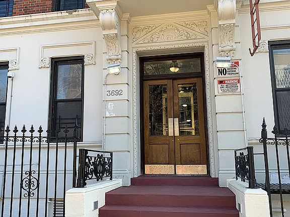 2nd image of 3692 Broadway APT 32
