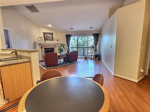 Another picture of the living room. It's hard to do it justice in photos.