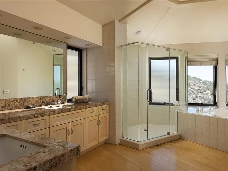 1326 Skyline Dr — Photo 27