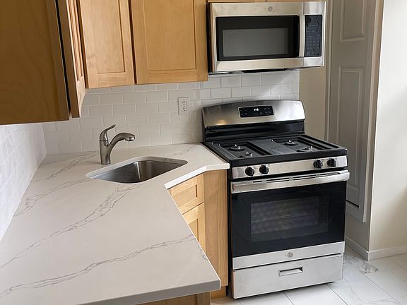 3rd image of 6 Webster Ave #1L