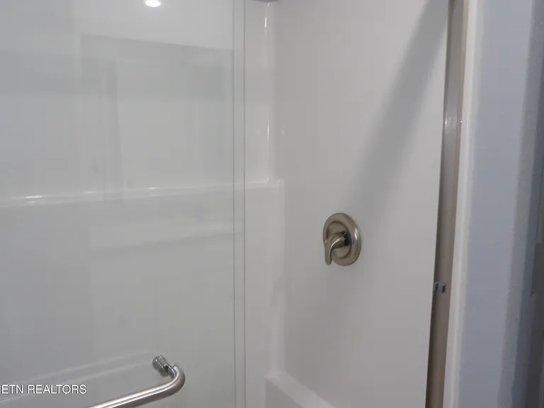 707 Oneida Ln — Photo 14