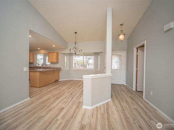 4th image of 516 W Bridgewood Lane