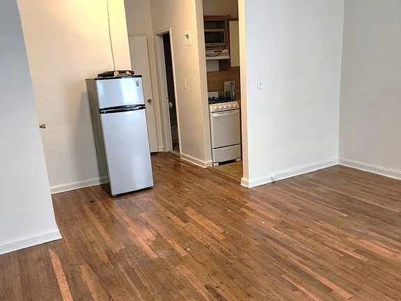 4th image of 120 W 73rd St APT 4A
