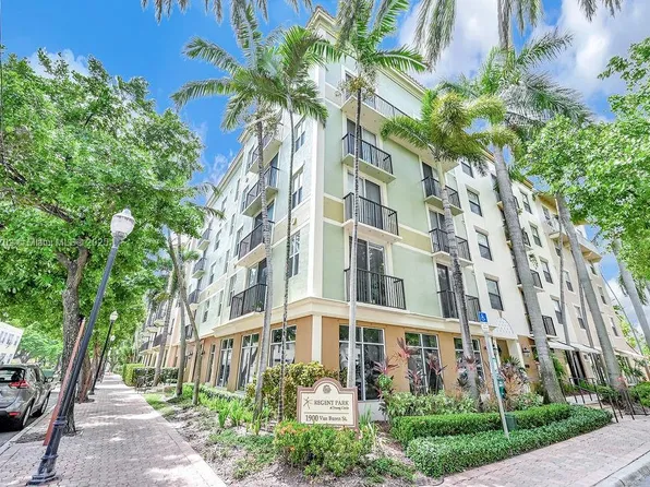 1900 Van Buren St APT 320B, Hollywood, FL 33020