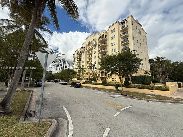 101 Sidonia Ave — Photo 13