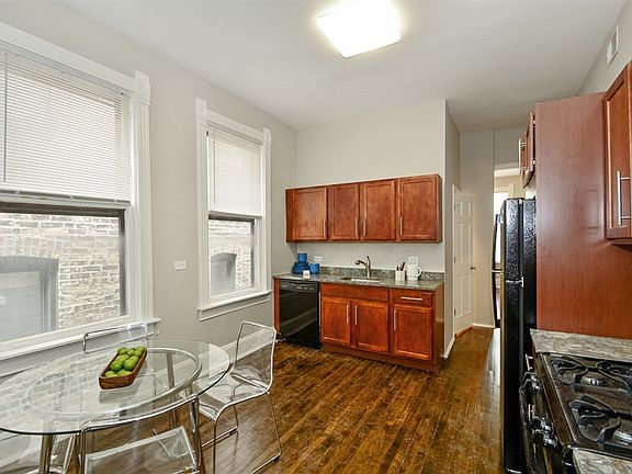 3rd image of 2303 N Oakley Ave #2