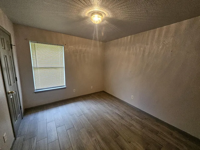 300 Castellon Ct — Photo 3