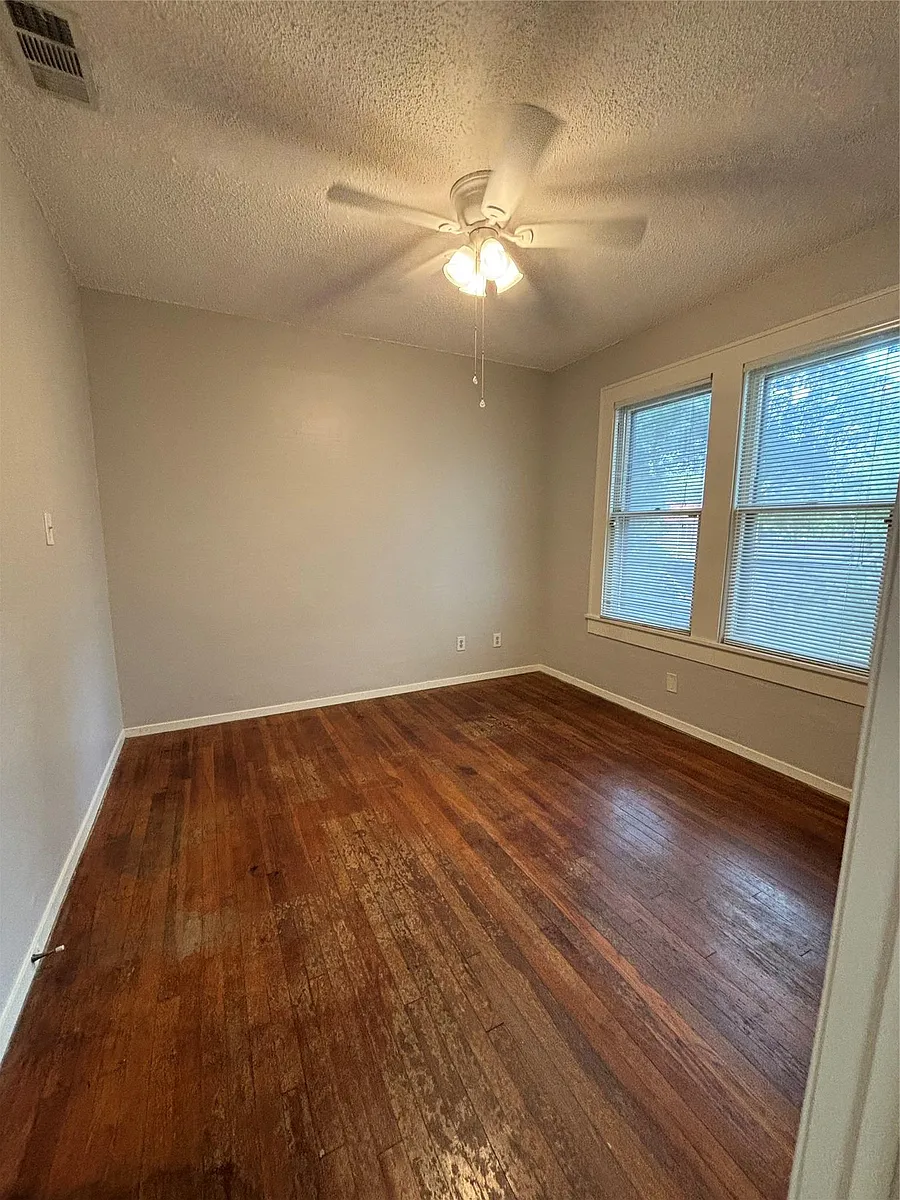 Building Photo - 317 W 35th St #B
