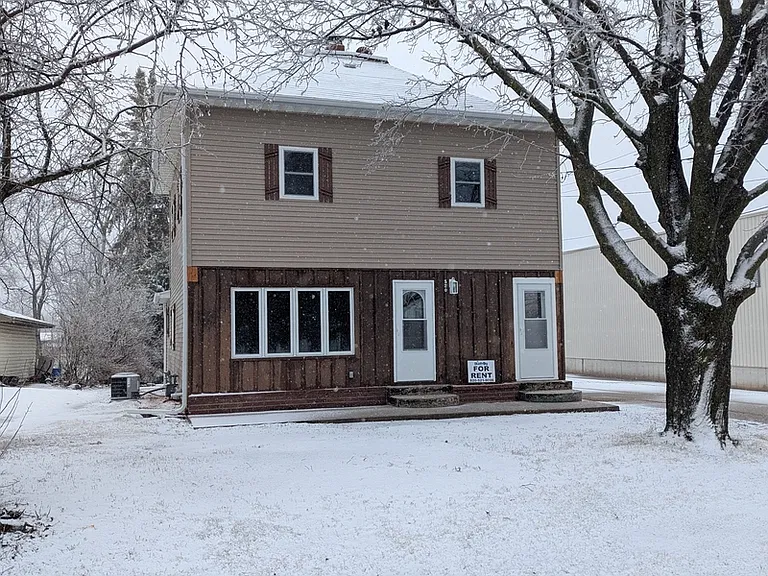 520 E Washington St — Photo 2